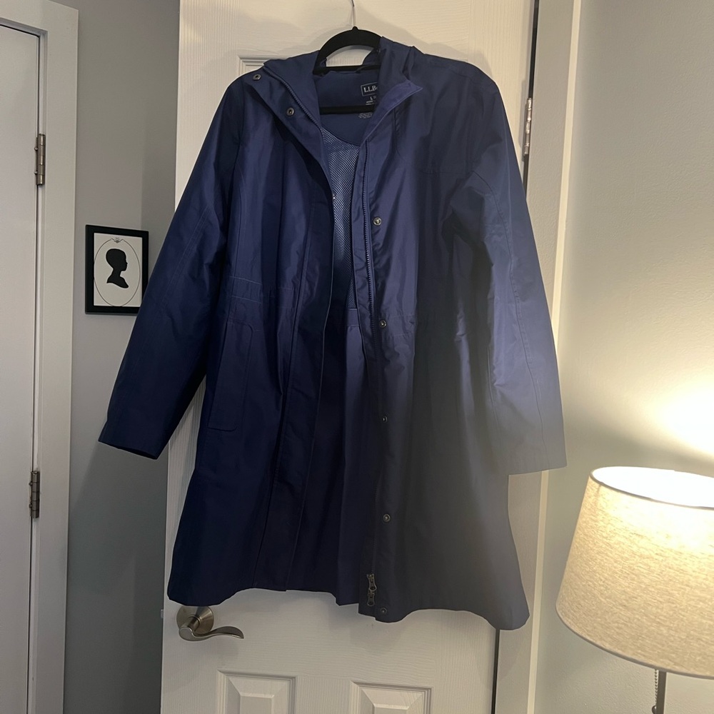 L.L. Bean Women's Navy Rain/Trench Coat with hood, women’s size L